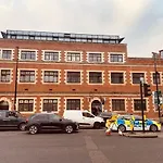 Spacious 1 Bed Flat In The City